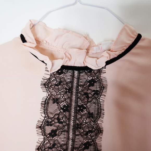 SOLD | A'gaci Blush blouse with  black lace accent - Picture 5 of 8